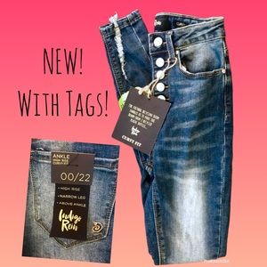 NEW * NWT High Rise Curvy Frayed Hem Jeans 00 | 22